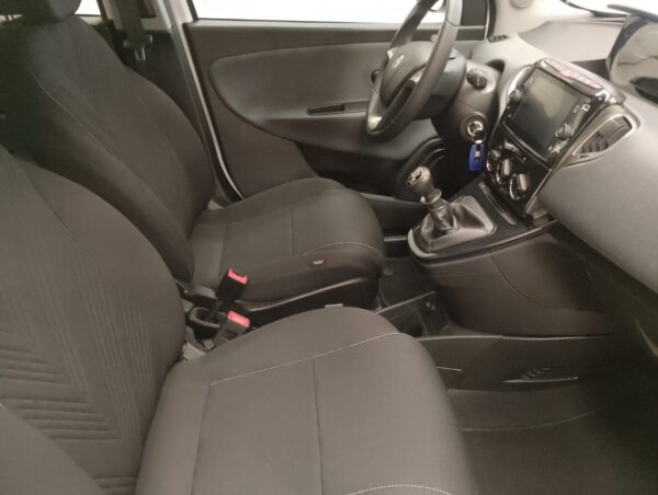 Lancia Ypsilon - immagine 10