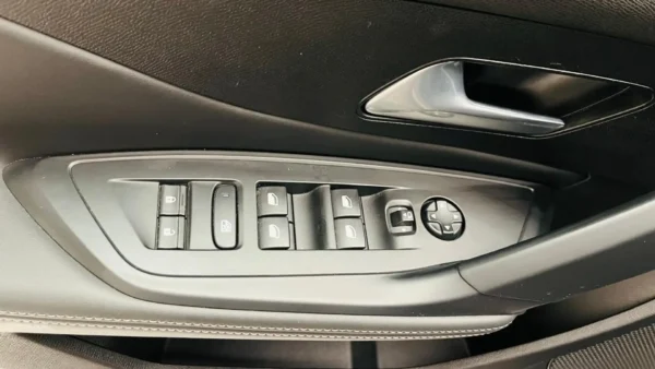 PEUGEOT 308 - immagine 14