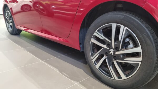 PEUGEOT 208 - immagine 5
