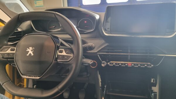 PEUGEOT 208 - immagine 8