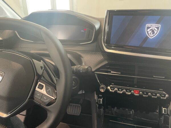 Peugeot 208 - immagine 12