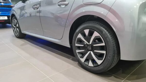 PEUGEOT NUOVA 208 - immagine 5