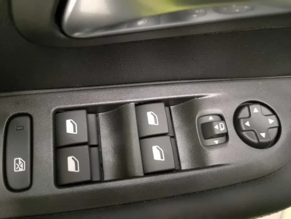 PEUGEOT NUOVA 208 - immagine 6