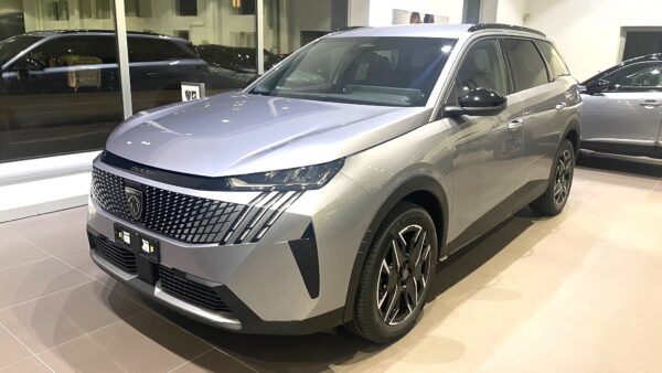 PEUGEOT 5008